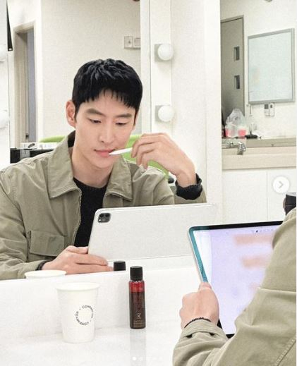 /사진=이제훈 인스타그램
