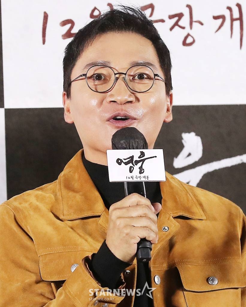 배우 조재윤이 21일 오전 서울 용산구 아이파크몰 CGV에서 열린 뮤지컬 영화 '영웅' 제작보고회에 참석해 인사말을 하고 있다. '영웅'은 1909년 10월, 하얼빈에서 이토 히로부미를 사살한 뒤 일본 법정의 사형 판결을 받고 순국한 안중근 의사가 거사를 준비하던 때부터 죽음을 맞이하던 순간까지 잊을 수 없는 마지막 1년을 그린 영화다. 오는 12월 개봉예정. 2022.11.21 /사진=김창현 기자 chmt@