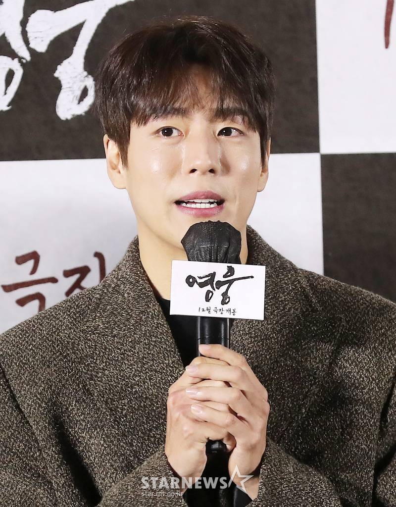 배우 이현우가 21일 오전 서울 용산구 아이파크몰 CGV에서 열린 뮤지컬 영화 '영웅' 제작보고회에 참석해 인사말을 하고 있다. '영웅'은 1909년 10월, 하얼빈에서 이토 히로부미를 사살한 뒤 일본 법정의 사형 판결을 받고 순국한 안중근 의사가 거사를 준비하던 때부터 죽음을 맞이하던 순간까지 잊을 수 없는 마지막 1년을 그린 영화다. 오는 12월 개봉예정. 2022.11.21 /사진=김창현 기자 chmt@