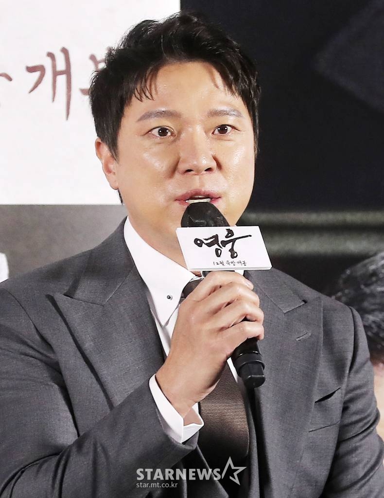배우 정성화가 21일 오전 서울 용산구 아이파크몰 CGV에서 열린 뮤지컬 영화 '영웅' 제작보고회에 참석해 인사말을 하고 있다. '영웅'은 1909년 10월, 하얼빈에서 이토 히로부미를 사살한 뒤 일본 법정의 사형 판결을 받고 순국한 안중근 의사가 거사를 준비하던 때부터 죽음을 맞이하던 순간까지 잊을 수 없는 마지막 1년을 그린 영화다. 오는 12월 개봉예정. 2022.11.21 /사진=김창현 기자 chmt@