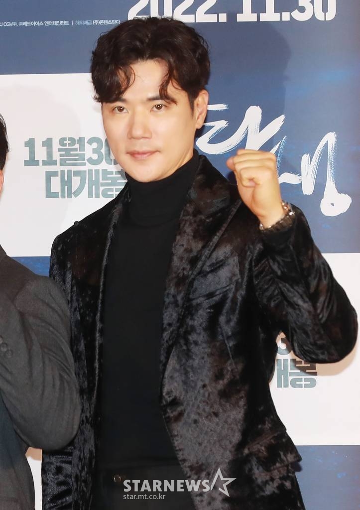 배우 김강우가 11일 오전 서울 CGV용산아이파크몰에서 진행된 영화 '탄생'(감독 박흥식) 제작발표회에 참석해 포즈를 취하고 있다. 한국인 첫 사제 김대건 신부의 일대기를 다룬 영화 ‘탄생’은 오는 30일 개봉한다. /2022.11.11 /사진=이동훈 기자 photoguy@