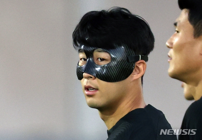 대한민국 축구대표팀 손흥민이 22일(현지시간) 오후 카타르 도하 알 에글라 트레이닝센터에서 훈련을 하고 있다. /사진=뉴시스