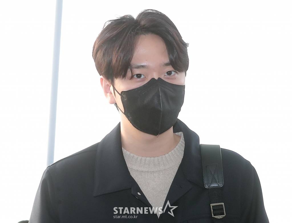 포레스텔라 고우림이 '2022 MAMA AWARDS' 참석 차 28일 오전 인천국제공항을 통해 일본 오사카로 출국하고 있다. 2022.11.28 /사진=김창현 기자 chmt@