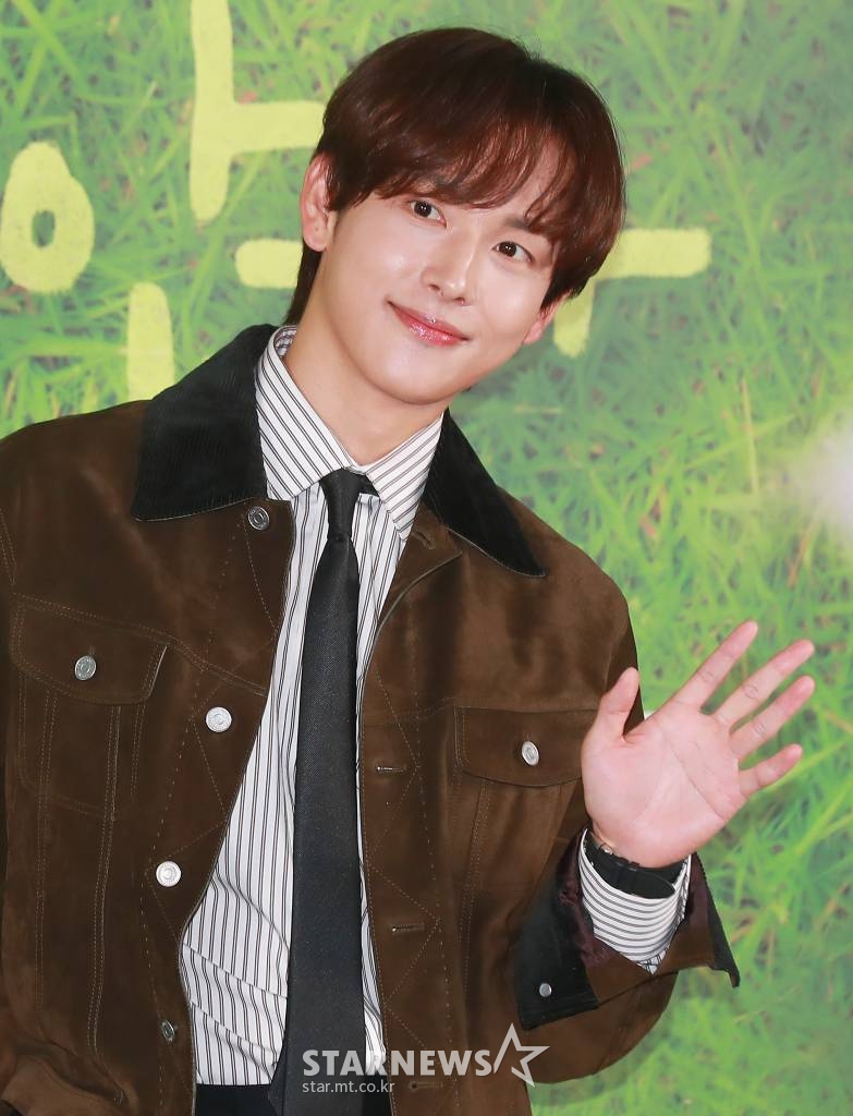 배우 임시완이 15일 오후 서울 마포구 상암동 스탠포드호텔에서 진행된 지니TV 오리지널 '아무것도 하고 싶지 않아' 제작발표회에 참석해 포즈를 취하고 있다.  인생 파업을 선언한 자발적 백수 ‘여름’과 삶이 물음표인 도서관 사서 ‘대범’, 일상에 지친 우리를 위로해 줄 두 청춘의 쉼표 찾기 프로젝트 '아무것도 하고 싶지 않아'는 오는 21일 공개된다. /2022.11.15 /사진=이동훈 기자 photoguy@
