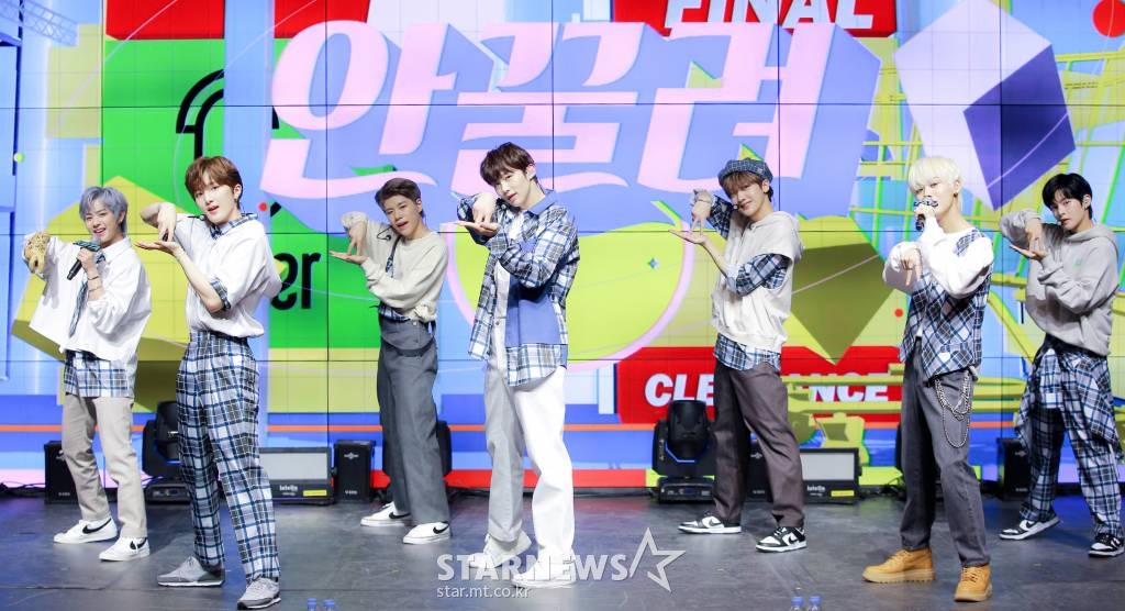 그룹 싸이퍼(Ciipher)가15일 오후 진행된 데뷔 앨범 ‘안꿀려’ 발매 미디어 쇼케이스에 앞서 포즈를 취하고 있다. /사진제공=레인컴퍼니 20201.03.15 /사진=이동훈 기자 photoguy@