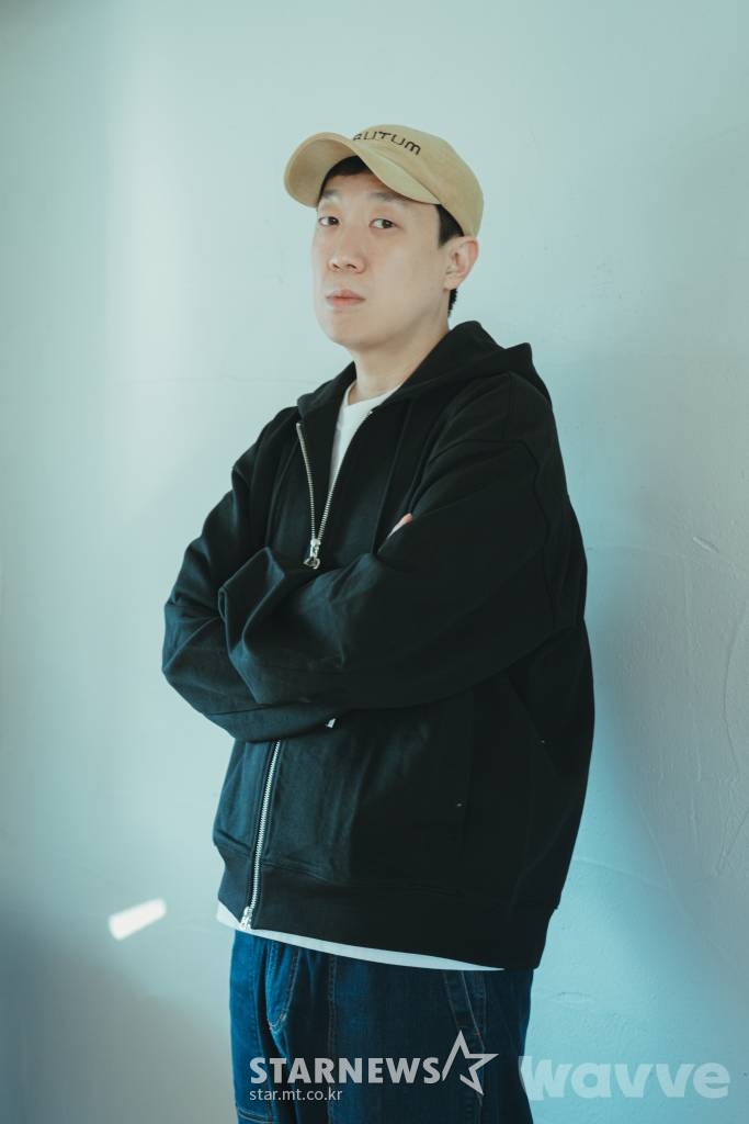 웨이브 오리지널 '약한영웅 Class 1'의 한준희 크리에이터가 30일 진행된 인터뷰를 위해 포즈를 취하고 있다. /사진제공=웨이브 2022.11.30 /사진=이동훈 기자 photoguy@