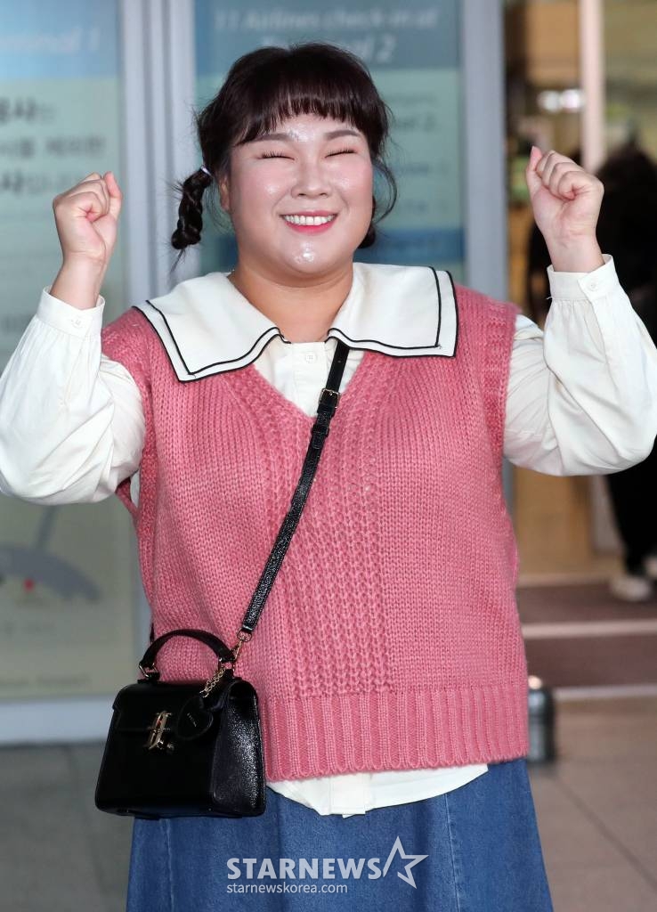 개그우먼 김민경이 태국에서 열리는 2022 IPSC 핸드건 월드 슛 대회를 위해 18일 오전 인천국제공항을 통해 출국하고 있다. 2022.11.18 /사진=임성균 기자 tjdrbs23@