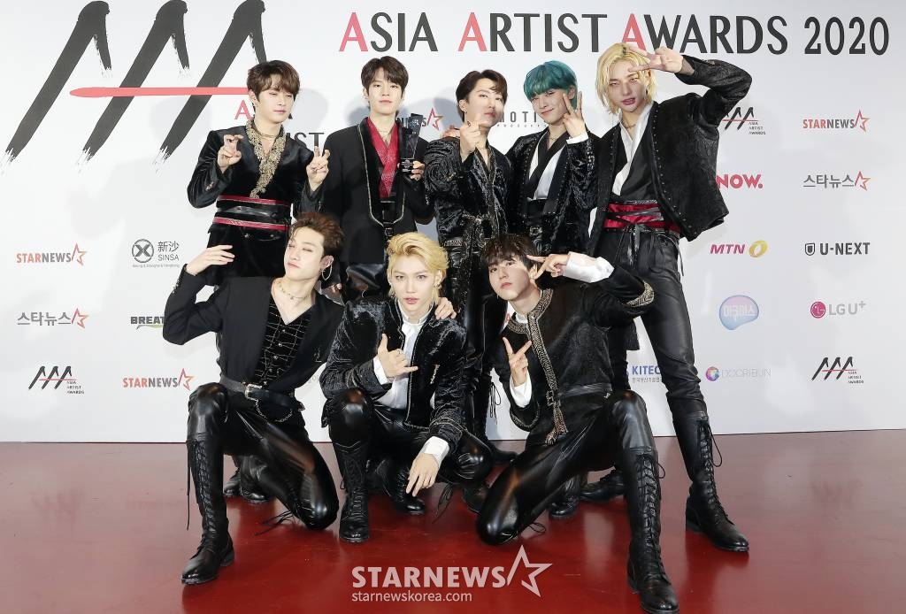 그룹 스트레이 키즈가 28일 마이뮤직테이스트에서 중계된 2020 Asia Artist Awards(2020 아시아 아티스트 어워즈, 2020 AAA)에서 'AAA 베스트 뮤직비디오' 상을 수상한 뒤 포즈를 취하고 있다.  스타뉴스가 주최하고 AAA 조직위원회가 주관하는 AAA는 어디에서도 보지 못했던 새로운 무대를 선보이며 전 세계 팬들의 눈과 귀를 사로잡아 명실상부 NO.1 글로벌 시상식으로 거듭났다. /사진=김창현 기자 chmt@