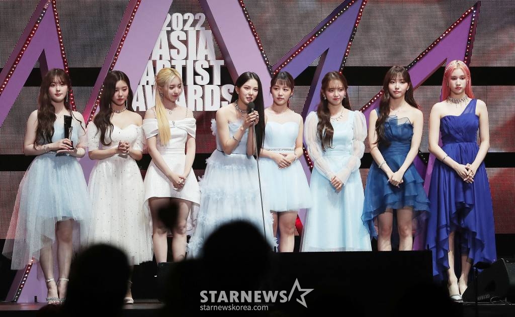 걸그룹 케플러가 13일 오후 일본 나고야 니혼가이시홀에서 열린 스타뉴스-미디어보이 주최 '2022 Asia Artist Awards IN JAPAN'(2022 아시아 아티스트 어워즈, 이하 2022 AAA)에서 뉴웨이브 가수 부문을 수상한 뒤 소감을 말하고 있다. 스타뉴스와 미디어보이가 주최하고 Asia Artist Awards 조직위원회와 더스타파트너, 컬쳐 엔터테인먼트가 공동 주관하는 글로벌 NO.1 시상식 '2022 AAA'에는 올 한 해 동안 국내외에서 많은 사랑을 받은 가수, 배우들이 참석해 눈을 뗄 수 없는 화려한 글로벌 축제의 장을 펼친다. 2022.12.13 /사진=김창현 기자 chmt@
