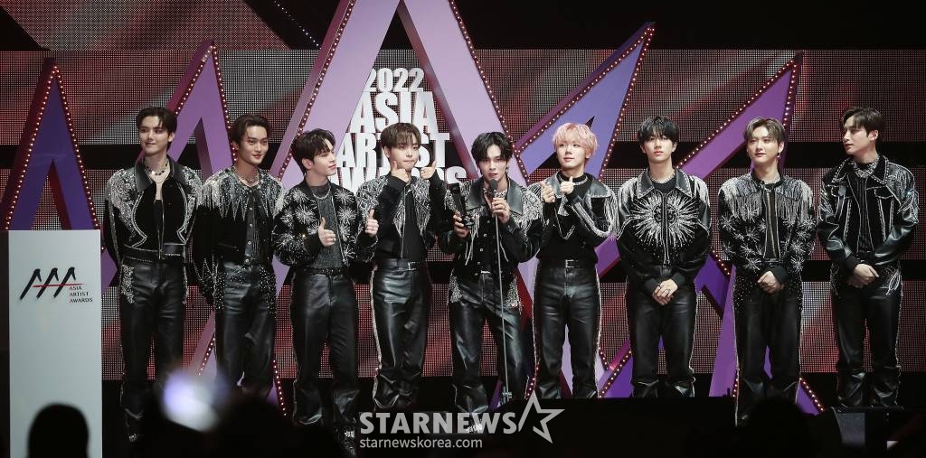 그룹 크래비티가 13일 오후 일본 나고야 니혼가이시홀에서 열린 스타뉴스-미디어보이 주최 '2022 Asia Artist Awards IN JAPAN'(2022 아시아 아티스트 어워즈, 이하 2022 AAA)에서 이모티브를 수상한 뒤 소감을 말하고 있다. 스타뉴스와 미디어보이가 주최하고 Asia Artist Awards 조직위원회와 더스타파트너, 컬쳐 엔터테인먼트가 공동 주관하는 글로벌 NO.1 시상식 '2022 AAA'에는 올 한 해 동안 국내외에서 많은 사랑을 받은 가수, 배우들이 참석해 눈을 뗄 수 없는 화려한 글로벌 축제의 장을 펼친다. 2022.12.13 /사진=김창현 기자 chmt@