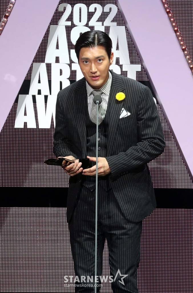 배우 최시원이 13일 오후 일본 나고야 니혼가이시홀에서 열린 스타뉴스-미디어보이 주최 '2022 Asia Artist Awards IN JAPAN'(2022 아시아 아티스트 어워즈, 이하 2022 AAA)에서 AAA 베스트 액팅 퍼포먼스상을 수상하고 소감을 말하고 있다. 스타뉴스와 미디어보이가 주최하고 Asia Artist Awards 조직위원회와 더스타파트너, 컬쳐 엔터테인먼트가 공동 주관하는 글로벌 NO.1 시상식 '2022 AAA'에는 올 한 해 동안 국내외에서 많은 사랑을 받은 가수, 배우들이 참석해 눈을 뗄 수 없는 화려한 글로벌 축제의 장을 펼친다. 2022.12.13 /사진=임성균 기자 tjdrbs23@
