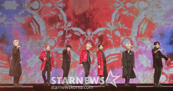 그룹 킹덤이 14일 오후 일본 나고야 니혼가이시홀에서 열린 스타뉴스-미디어보이 주최 '2022 Asia Artist Awards IN JAPAN'(2022 아시아 아티스트 어워즈, 이하 2022 AAA) 애프터 스테이지에서 멋진 무대를 펼치고 있다. 스타뉴스와 미디어보이가 주최하고 Asia Artist Awards 조직위원회와 더스타파트너, 컬쳐 엔터테인먼트가 공동 주관하는 글로벌 NO.1 시상식 '2022 AAA'는 올 한 해 동안 국내외에서 많은 사랑을 받은 가수, 배우들이 참석해 눈을 뗄 수 없는 화려한 글로벌 축제의 장을 펼쳤다. /2022.12.14 /사진=김창현 기자 chmt@