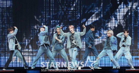 그룹 템페스트가 14일 오후 일본 나고야 니혼가이시홀에서 열린 스타뉴스-미디어보이 주최 '2022 Asia Artist Awards IN JAPAN'(2022 아시아 아티스트 어워즈, 이하 2022 AAA) 애프터 스테이지에서 멋진 무대를 선보이고 있다. 'Asia Artist Awards' 역사상 처음으로 개최되는 갈라쇼 '2022 AAA AFTER STAGE'는 첫 시상식이 열렸던 지난 2016년부터 매년 'AAA'에 뜨거운 관심과 아낌없는 성원을 보내준 전 세계 팬들을 위해 마련한 축제의 장이다. 2022.12.14 /사진=김창현 기자 chmt@