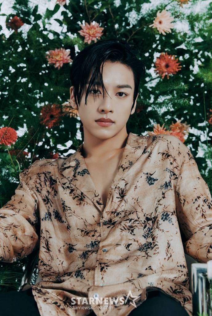 뮤지컬 '사랑의 불시착'에 출연하는 가수 겸 배우 한승윤이 1일 진행된 본지와의 인터뷰를 위해 포즈를 취하고 있다. /사진제공=플렉스엠 2022.12.01 /사진=이동훈 기자 photoguy@