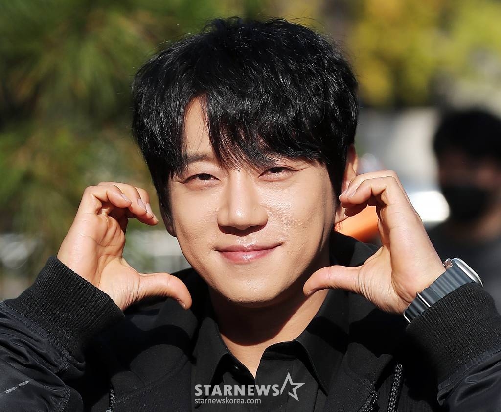 가수 황치열이 7일 오전 서울 영등포구 여의도동 KBS신관홀에서 진행된 '불후의 명곡' 녹화에 참석하고 있다. 2022.11.07 이번 '불후의 명곡'은 '아티스트 패티김' 특집으로 11월 19일과 26일, 12월 3일까지 총 3주에 걸쳐 방송될 예정이다. 패티김은 10여년 만에 방송 무대에 오른다. 2022.11.07 /사진=김창현 기자 chmt@