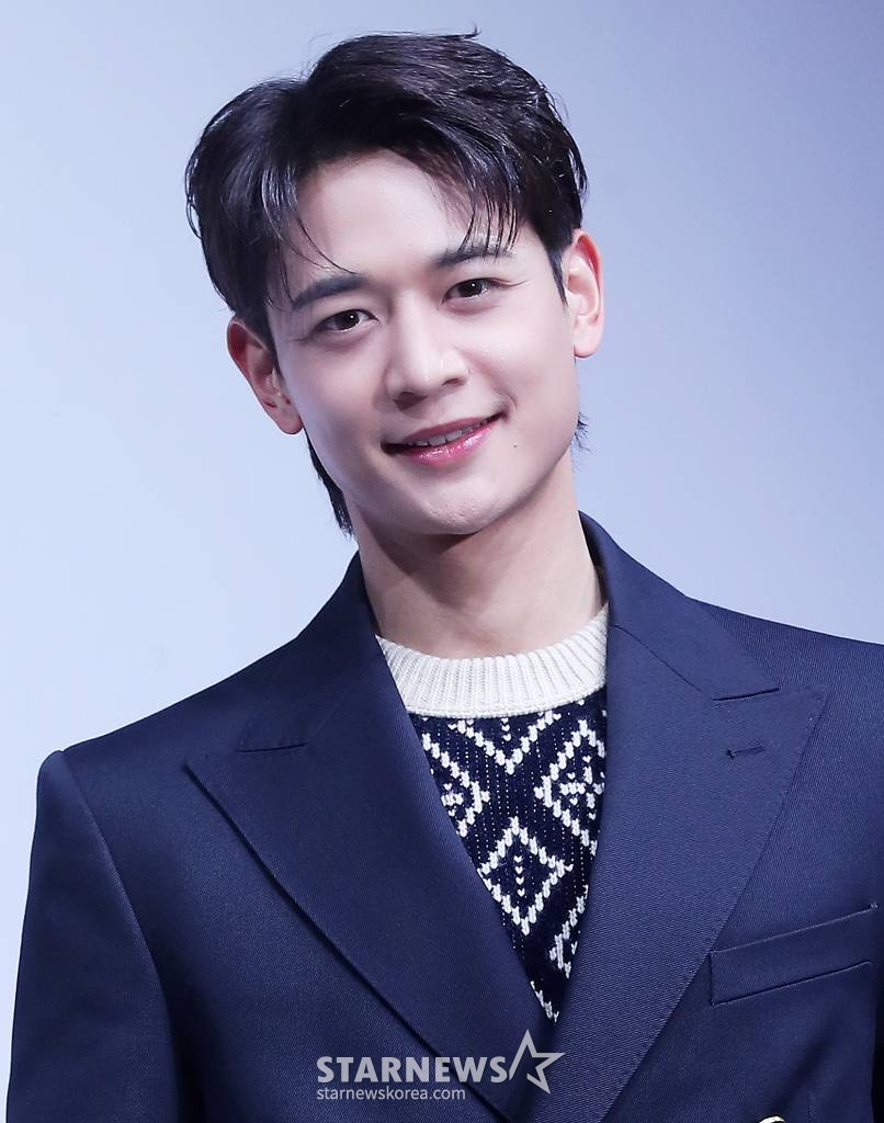 배우 최민호(샤이니 민호)가 21일 오후 서울 강남구 역삼동 조선팰리스 서울 강남에서 열린 넷플릭스 시리즈 '더 패뷸러스' 제작발표회에서 포즈를 취하고 있다. '더 패뷸러스'는 패션(fashion)이라 쓰고 열정(passion)이라 읽는 패션계에 인생을 바친 청춘들의 꿈과 사랑, 우정을 그린 하이퍼리얼리즘 로맨스 작품으로 오는 23일 첫 공개된다. 2022.12.21 /사진=김창현 기자 chmt@