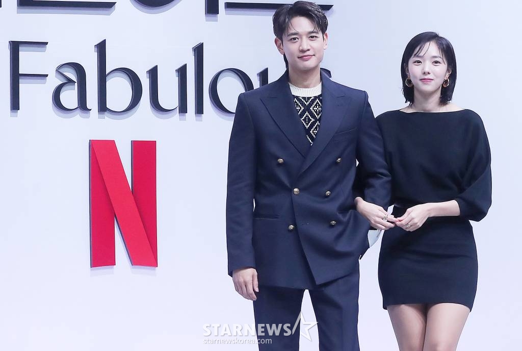 배우 최민호, 채수빈이 21일 오후 서울 강남구 역삼동 조선팰리스 서울 강남에서 열린 넷플릭스 시리즈 '더 패뷸러스' 제작발표회에서 포즈를 취하고 있다. '더 패뷸러스'는 패션(fashion)이라 쓰고 열정(passion)이라 읽는 패션계에 인생을 바친 청춘들의 꿈과 사랑, 우정을 그린 하이퍼리얼리즘 로맨스 작품으로 오는 23일 첫 공개된다. 2022.12.21 /사진=김창현 기자 chmt@