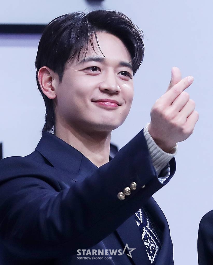 배우 최민호(샤이니 민호)가 21일 오후 서울 강남구 역삼동 조선팰리스 서울 강남에서 열린 넷플릭스 시리즈 '더 패뷸러스' 제작발표회에서 포즈를 취하고 있다. '더 패뷸러스'는 패션(fashion)이라 쓰고 열정(passion)이라 읽는 패션계에 인생을 바친 청춘들의 꿈과 사랑, 우정을 그린 하이퍼리얼리즘 로맨스 작품으로 오는 23일 첫 공개된다. 2022.12.21 /사진=김창현 기자 chmt@
