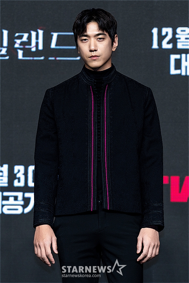 배우 성준이 22일 오후 서울 여의도 콘래드 호텔에서 진행된 티빙 오리지널 '아일랜드' 제작발표회에 참석해 포즈를 취하고 있다. 세상을 멸망시키려는 악에 대항해 싸워야 하는 운명을 가진 인물들의 여정을 그린 드라마 '아일랜드'는 오는 30일 공개된다. /사진제공=티빙 2022.12.22 /사진=이동훈 기자 photoguy@