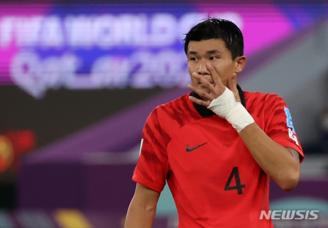 지난 5일 브라질과의 카타르 월드컵 16강전에 출전했던 대한민국 축구대표팀 수비수 김민재. /사진=대한축구협회