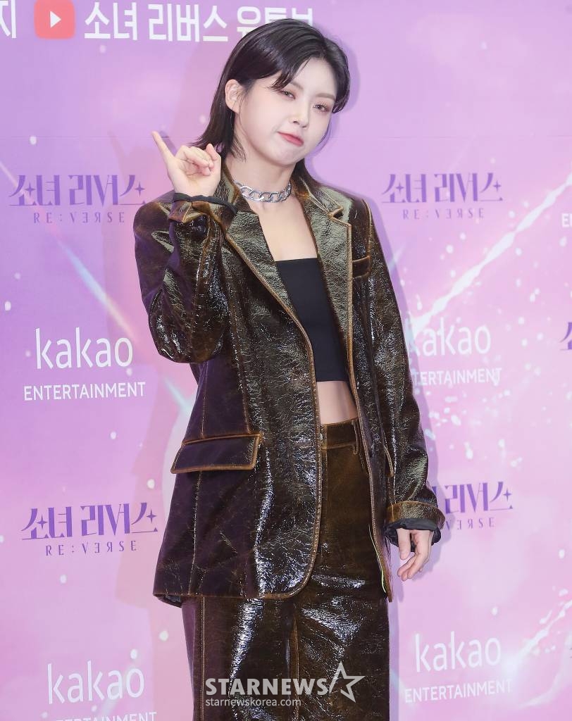 댄서 아이키가 27일 오전 서울 마포구 상암동 스텐포드호텔에서 열린 카카오페이지 '소녀 리버스' 제작발표회에 참석해 포즈를 취하고 있다. 국내 최초 버추얼 아이돌 '소녀 리버스'는 현실 세계 K팝 걸그룹 멤버 30명이 현실 세계에서의 정체를 완벽히 숨긴 채 새로운 버추얼 캐릭터를 통해 춤과 노래 실력은 물론, 스타로서의 끼와 매력을 선보이며 최종 5명의 데뷔 멤버가 되기 위한 치열한 경쟁을 펼치는 서바이벌 프로그램으로 오는 2023년 1월 2일 첫 공개 예정이다. 2022.12.27 /사진=김창현 기자 chmt@