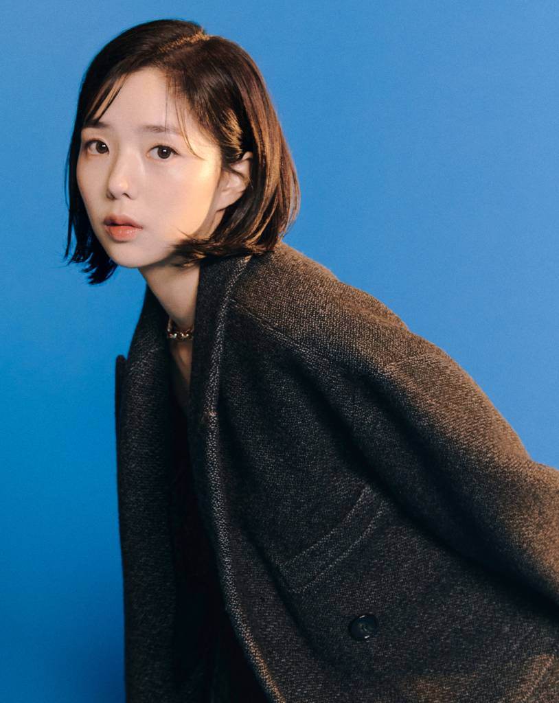 배우 채수빈이 28일 오전 서울 종로구의 한 카페에서 진행된 넷플릭스 오리지널 시리즈 '더 패뷸러스' 관련 인터뷰를 취해 포즈를 취하고 있다. 채수빈은 극 중 명품 브랜드 홍보 대행사 과장 표지은 역을 맡아 열연했다. '더 패뷸러스'는 패션(fashion)이라 쓰고 열정(passion)이라 읽는 패션계에 인생을 바친 청춘들의 꿈과 사랑, 우정을 그린 하이퍼리얼리즘 로맨스 작품이다. / 사진제공 = 넷플릭스 /사진=김창현 기자 chmt@