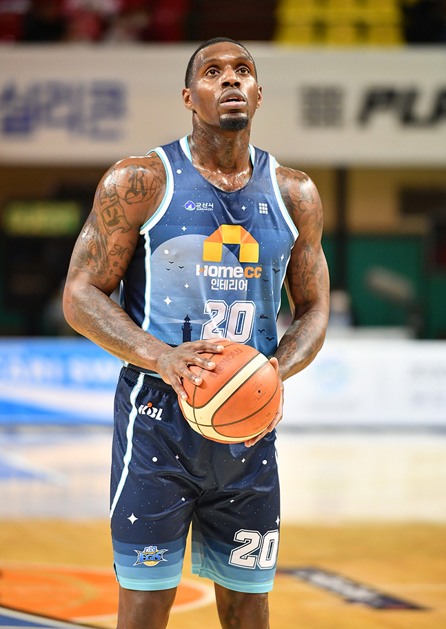 KBL 역대 5번째로 1만 득점 대기록을 세운 전주 KCC 라건아. /사진=KBL