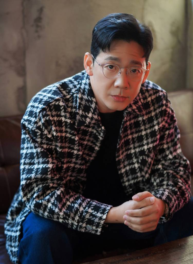 배우 김도현이 28일 오전 서울 강남구의 한 카페에서 진행된 JTBC 금토일드라마 '재벌집 막내아들' 관련 인터뷰를 위해 포즈를 취하고 있다. '재벌집 막내아들'은 재벌 총수 일가의 오너리스크를 관리하는 비서 윤현우(송중기 분)가 재벌가의 막내아들 진도준(송중기 분)으로 회귀해 인생 2회차를 사는 판타지 드라마. 지난 25일 16회로 종영했다. / 사진제공 = 9아토엔터테인먼트 /사진=김창현 기자 chmt@