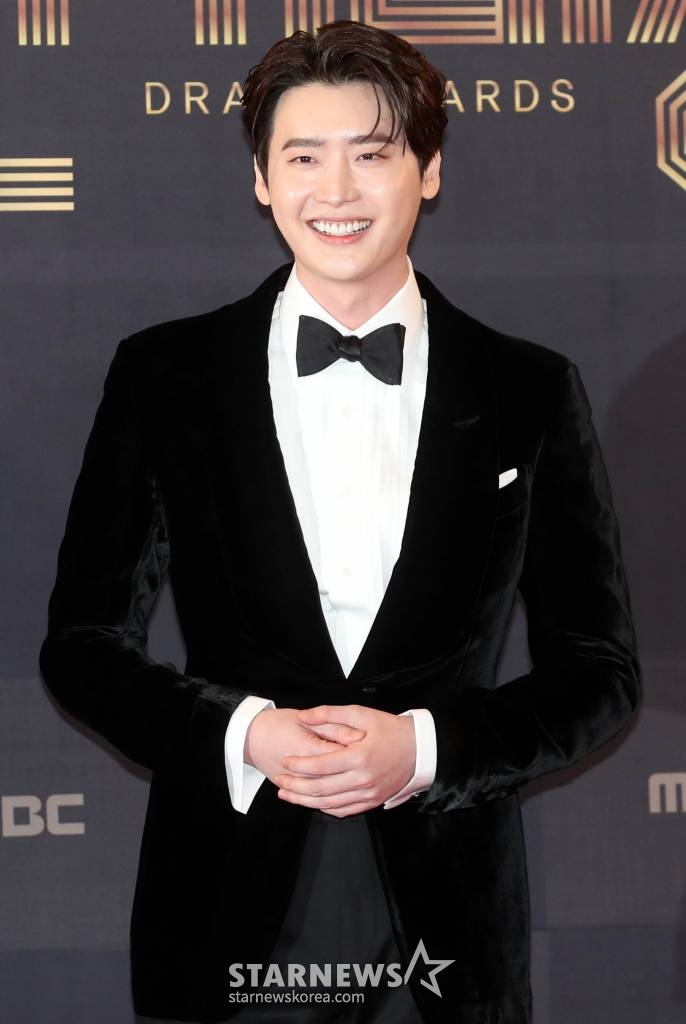 배우 이종석이 30일 오후 서울 마포구 상암 MBC신사옥에서 열린 '2022 MBC 연기대상' 포토월 행사에 참석해 포즈를 취하고 있다. 2022.12.30 /사진=임성균 기자 tjdrbs23@