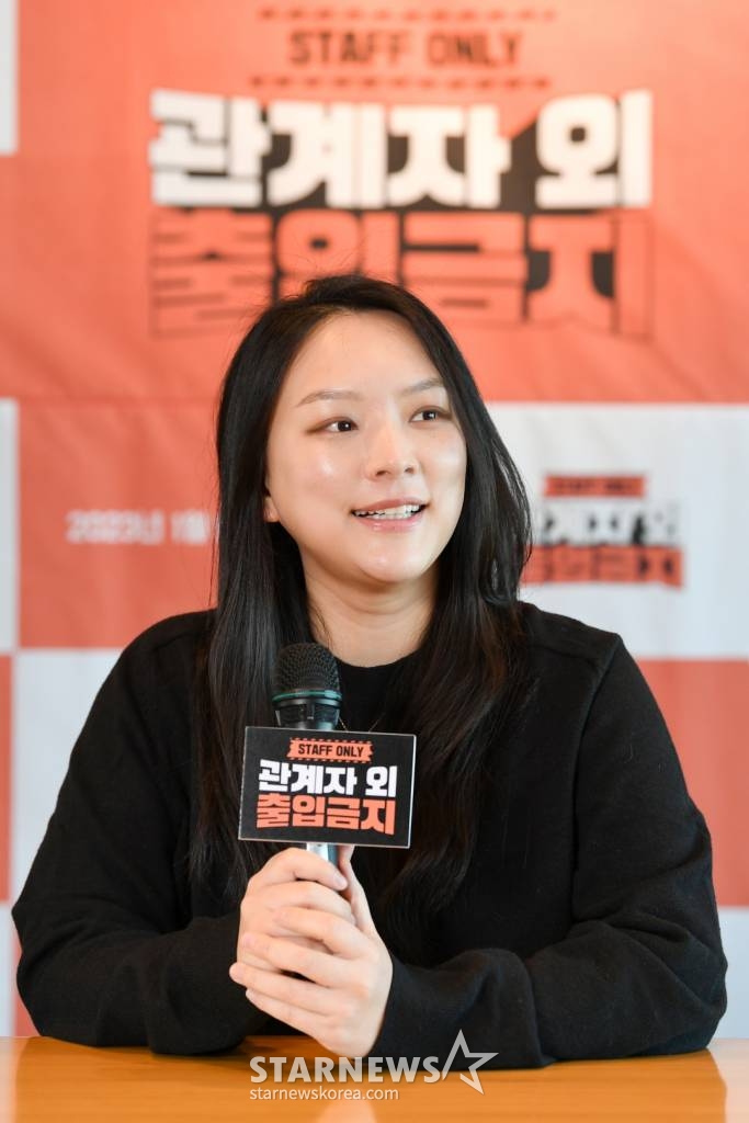 고혜린, 이동원 PD가 서울 양천구 목동 SBS 사옥에서 예능 프로그램 '관계자 외 출입금지' 기자간담회에 참석해 포즈를 취하고 있다. '관계자 외 출입금지'는 외부인은 다가갈 수도 들여다볼 수도 없는 관계자 외 출입금지 구역에 1일 출입증을 받고 입장해 미지에 쌓인 금지구역의 이야기를 봉인 해제하는 프로그램이다. 오는 5일 첫 방송. / 사진제공 = SBS /사진=김창현 기자 chmt@
