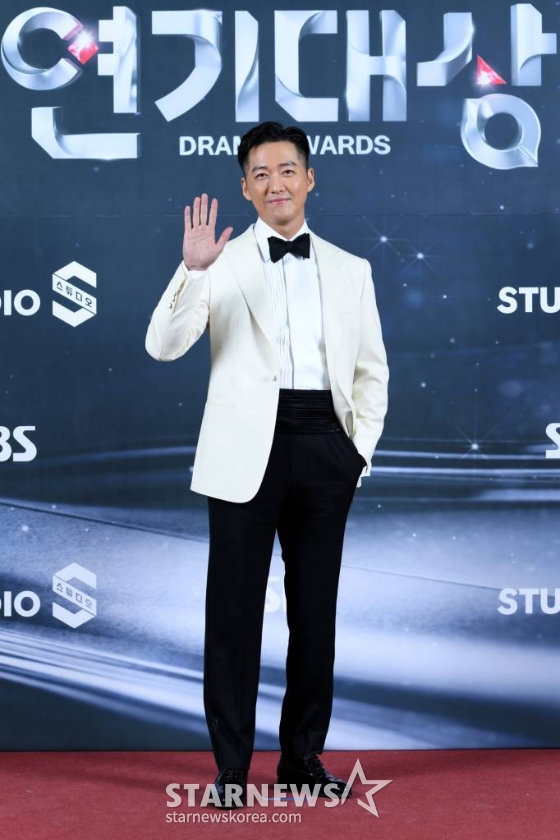 배우 남궁민이 31일 오후 서울 상암동 SBS프리즘타워에서 열린 '2021 SBS 연기대상'에 참석해 포즈를 취하고 있다. /사진제공=SBS 2021.12.31 /사진=이동훈 기자 photoguy@