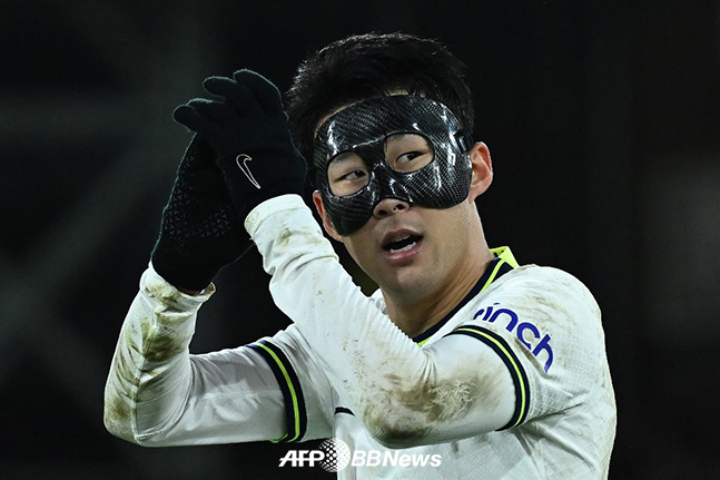 토트넘 손흥민이 5일 크리스탈 팰리스전에서 골을 터뜨린 뒤 기뻐하고 있다. /AFPBBNews=뉴스1