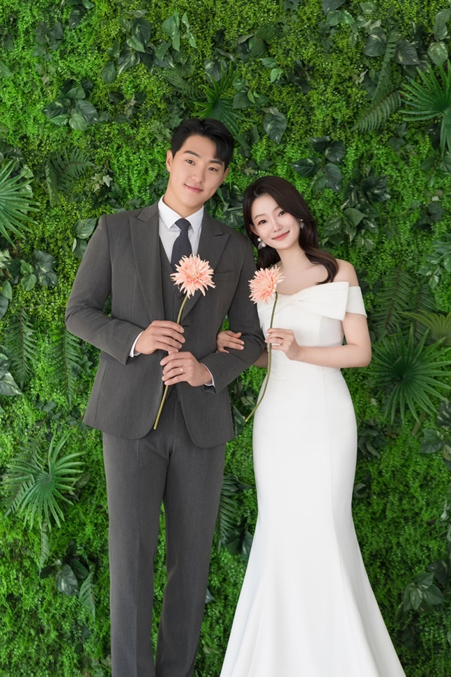 배성근(왼쪽)-정연주 커플. /사진=롯데 자이언츠