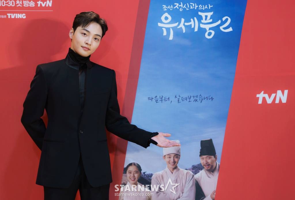배우 김민재가 10일 오후 온라인 생중계로 진행된 tvN 드라마 '조선 정신과 의사 유세풍2' 제작발표회에 참석해 포즈를 취하고 있다. /사진제공=CJENM 2023.01.10 /사진=이동훈 기자 photoguy@