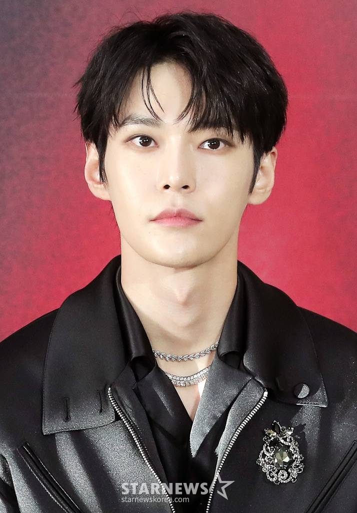 NCT 127(엔시티 127) 도영이 23일 오후 서울 송파구 올림픽주경기장에서 진행된 두 번째 월드 투어의 서울 스페셜 공연 'NEO CITY : SEOUL - THE LINK +'(네오 시티 : 서울 - 더 링크 플러스) 기자회견에 참석해 포즈를 취하고 있다. NCT 127은 11월 4~5일 인도네시아 자카르타 ICE BSD에서 두 번째 월드 투어 'NEO CITY - THE LINK' 공연을 개최한다. 2022.10.23 /사진=김창현 기자 chmt@