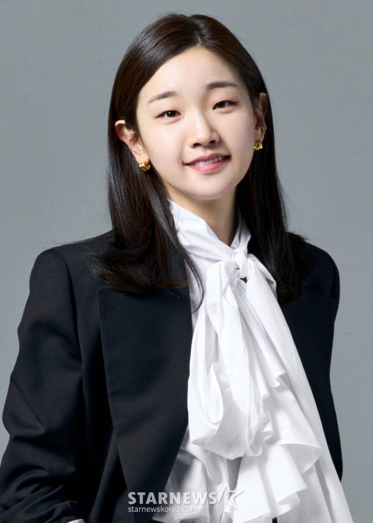 영화 '유령'(감독 이해영)의 주연배우 박소담이 16일 오후 진행된 개봉 인터뷰를 위해 포즈를 취하고 있다. 1933년 경성, 조선총독부에 항일조직이 심어놓은 스파이 '유령'으로 의심받으며 외딴 호텔에 갇힌 용의자들이 의심을 뚫고 탈출하기 위해 벌이는 사투와 진짜 '유령'의 멈출 수 없는 작전을 그린 영화 '유령'은 오는 18일 개봉한다. /사진제공=CJENM 2023.01.16 /사진=이동훈 기자 photoguy@