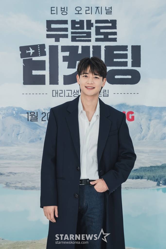 샤이니 민호가 19일 오전 온라인으로 진행된 티빙 예능 '두발로 티켓팅' 제작발표회에 참석해 포즈를 취하고 있다. '두발로 티켓팅'은 하정우, 주지훈, 최민호, 여진구 등 이름만 들어도 설레는 대한민국 대표 스타들이 뭉쳐 더 많은 청춘들을 여행 보내주기 위해 고군분투하는 본격 대리고생 로드트립이다. 오는 20일 공개. / 사진제공 = 티빙 /사진=김창현 기자 chmt@