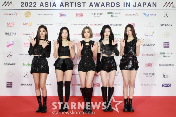 그룹 ITZY(있지)가 12월 13일 오후 일본 나고야 니혼가이시홀에서 열린 스타뉴스-미디어보이 주최 '2022 Asia Artist Awards IN JAPAN'(2022 아시아 아티스트 어워즈, 이하 2022 AAA) 레드카펫행사에서 포즈를 취하고 있다. 스타뉴스와 미디어보이가 주최하고 Asia Artist Awards 조직위원회와 더스타파트너, 컬쳐 엔터테인먼트가 공동 주관하는 글로벌 NO.1 시상식 '2022 AAA'에는 올 한 해 동안 국내외에서 많은 사랑을 받은 가수, 배우들이 참석해 눈을 뗄 수 없는 화려한 글로벌 축제의 장을 펼친다. 2022.12.13 /사진=이동훈 기자 photoguy@
