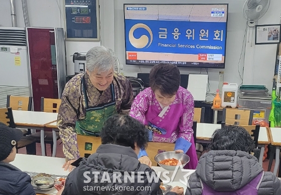 배우 한지일(사진 왼쪽)과 가수 유미./사진제공=한지일
