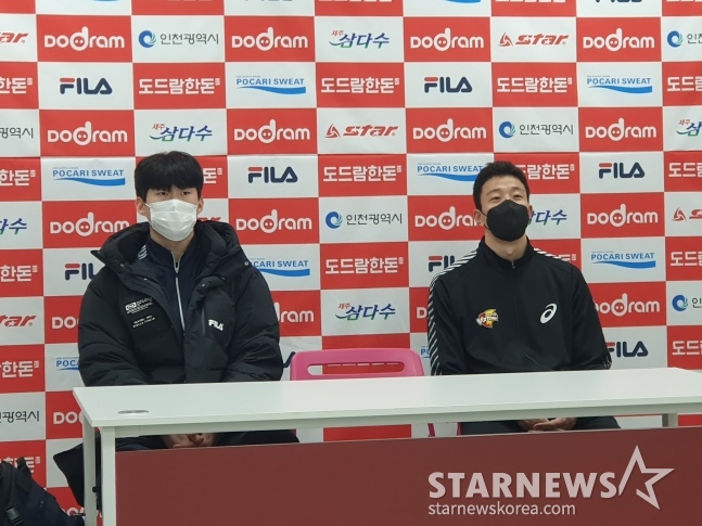 대한항공 김민재(왼쪽)와 한국전력 신영석./사진=김동윤 기자