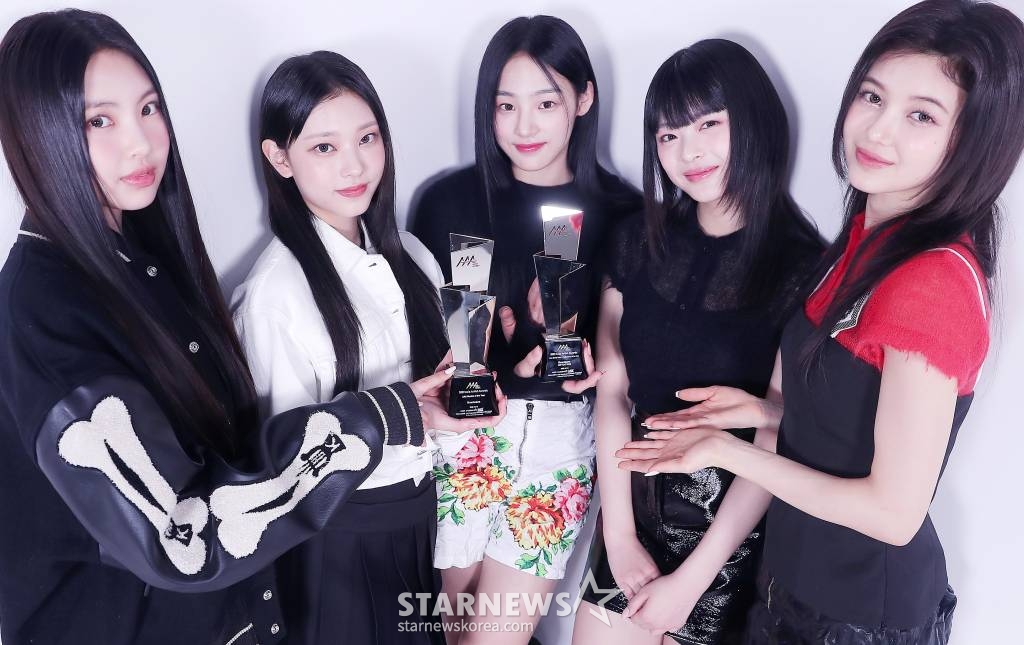 걸그룹 뉴진스 2022 AAA 수상 인터뷰 하니 혜인 해린 다니엘 민지 /사진=김창현 기자 chmt@