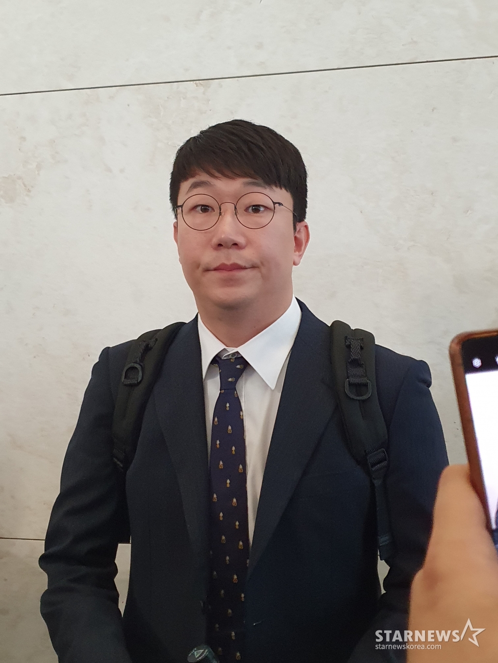 KIA 양현종이 30일 인천국제공항에서 출국을 앞두고 취재진의 인터뷰에 임하고 있다./사진=김동윤 기자