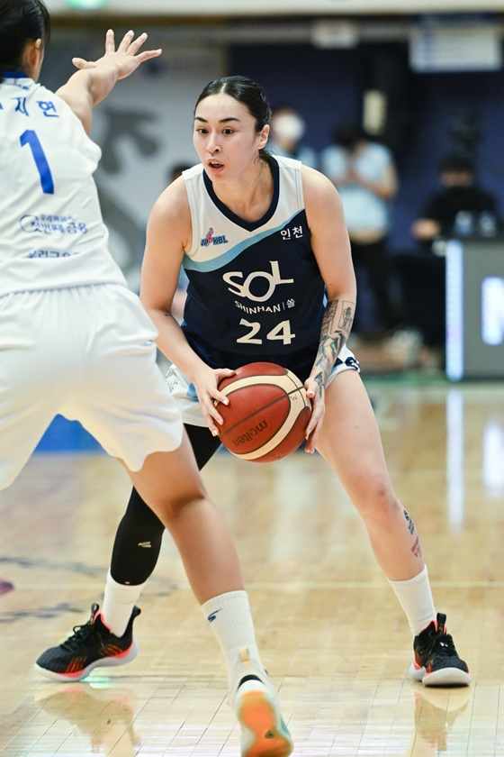 김소니아(오른쪽). /사진=WKBL 제공