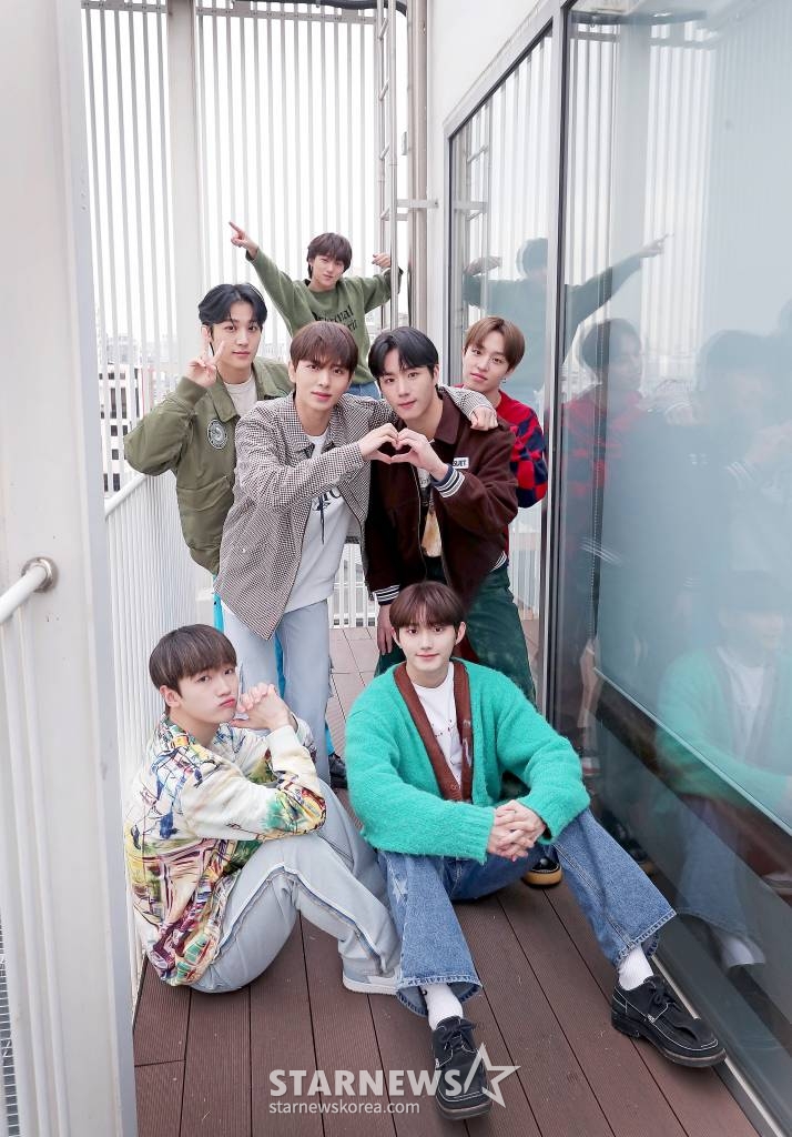 그룹 ATBO가 서울 강남구 IST엔터테인먼트 사옥에서 스타뉴스와 '2022 아시아 아티스트 어워즈'(2022 Asia Artist Awards, 이하 2022 AAA) 수상 인터뷰에 앞서 포즈를 취하고 있다. ATBO는 '2022 AAA'에서 AAA 포커스상을 거머쥐며 앞으로의 활약에 기대를 모았다. ATBO는 지난해 7월 '더 비기닝 : 개화'(The Beginning : 開花')'를 발매하며 가요계에 첫 발을 내딛었다. 이후 지난해 10월에는 미니 2집 '더 비기닝: 시작'(The beginning: 始作)을 발매, '열일' 행보를 이어왔다. 미니 2집 컴백 당시 '커리어 하이'를 달성하기도 했다. 헌터차트에 따르면 '더 비기닝 : 시작'은 초동초동 판매량(발매 후 첫 일주일간 음반 판매량) 약 8만 장을 기록했다. /사진=김창현 기자 chmt@