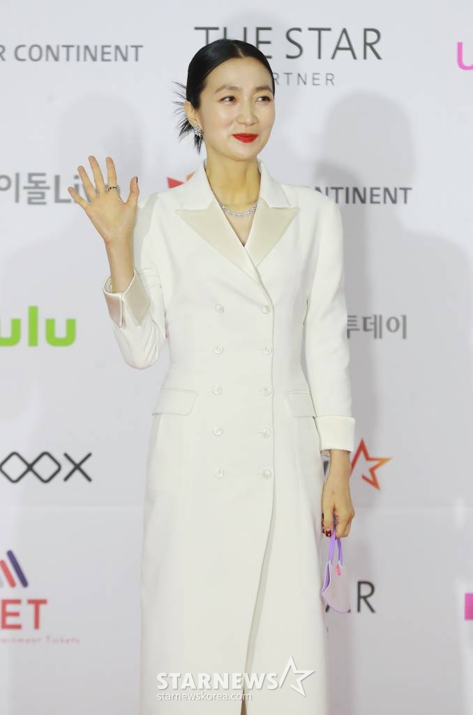 배우 김주령이 2일 오후 서울 강서구 등촌동 KBS 아레나에서 열린 2021 Asia Artist Awards (2021 아시아 아티스트 어워즈, 2021 AAA) 레드카펫에서 포즈를 취하고 있다. 스타뉴스가 주최하고 AAA 조직위원회가 주관하는 AAA는 어디에서도 보지 못했던 새로운 무대를 선보이며 전 세계 팬들의 눈과 귀를 사로잡아 명실상부 NO.1 글로벌 시상식으로 거듭났다. /사진=AAA 기자 star@
