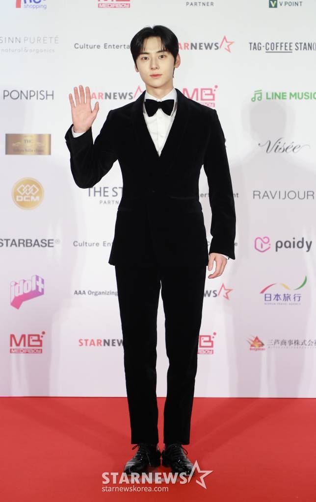 가수 황민현이 13일 오후 일본 나고야 니혼가이시홀에서 열린 스타뉴스-미디어보이 주최 '2022 Asia Artist Awards IN JAPAN'(2022 아시아 아티스트 어워즈, 이하 2022 AAA) 레드카펫 행사에 참석해 포즈를 취하고 있다. 스타뉴스와 미디어보이가 주최하고 Asia Artist Awards 조직위원회와 더스타파트너, 컬쳐 엔터테인먼트가 공동 주관한 글로벌 NO.1 시상식 '2022 AAA'는 올 한 해 동안 국내외에서 많은 사랑을 받은 가수, 배우들이 참석해 눈을 뗄 수 없는 화려한 글로벌 축제의 장을 펼쳤다. /2022.12.13 /사진=이동훈 기자 photoguy@