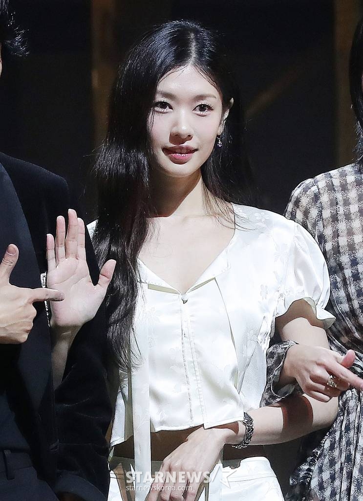 배우 정소민이 7일 오후 서울 서초구 예술의 전당 CJ토월극장에서 진행된 연극 '셰익스피어 인 러브' 기자간담회에 참석해 포즈를 취하고 있다. '로미오와 줄리엣'이 셰익스피어의 사랑에서 탄생했다는 상상에서 출발한 연극 '셰익스피어 인 러브'의 이번 한국 초연에는 정문성, 이상이, 김성철, 정소민, 채수빈, 김유정 등 탄탄한 연기력과 대중 인지도를 갖춘 배우부터 송영규, 임철형, 오용, 이호영, 김도빈, 박정원 등 베테랑 배우까지, 믿고 보는 배우들이 대거 합류했다. 2023.02.07 /사진=김창현 기자 chmt@