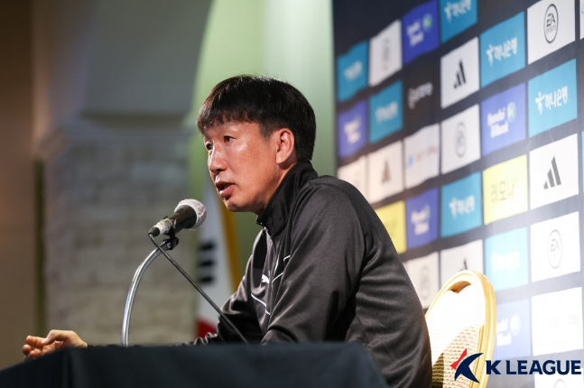 박남열 천안시티 감독이 8일 K리그 동계 전지훈련 미디어 캠프에 참석해 취재진 질문에 답하고 있다. /사진=한국프로축구연맹