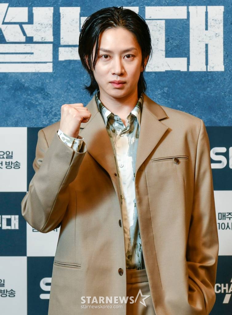 가수 김희철이 23일 오후 SKY와 채널A에서 첫 방송되는 예능 프로그램 '강철부대' 온라인 제작발표회에서 포즈를 취하고 있다. /사진제공=채널A /사진=이동훈 기자 photoguy@
