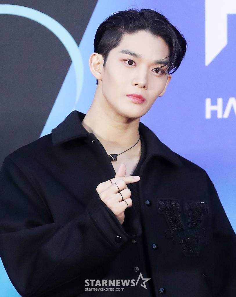 그룹 CIX 배진영이 11일 오후 서울 송파구 잠실종합운동장 실내체육관에서 진행된 '30주년 한터뮤직어워즈 2022' 레드카펫 행사에 참석해 포즈를 취하고 있다. 2023.02.11 /사진=김창현 기자 chmt@